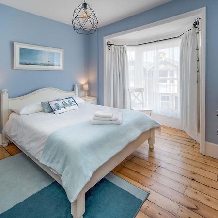 Blue Winds And Waves Apartment Cowes  Bagian luar foto