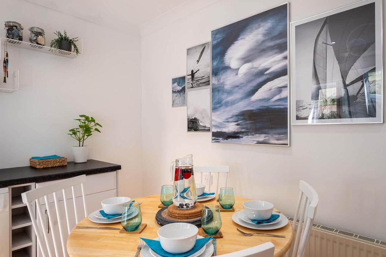 Blue Winds And Waves Apartment Cowes  Bagian luar foto