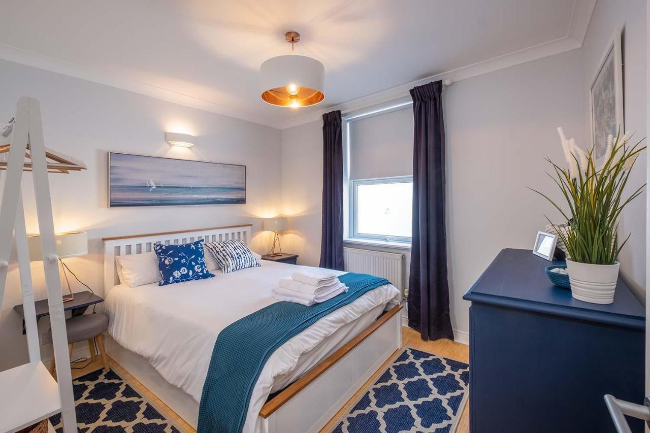 Blue Winds And Waves Apartment Cowes  Bagian luar foto